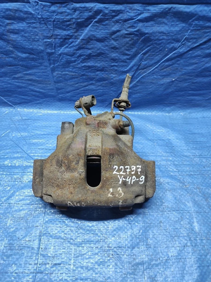 Суппорт тормозной передний правый Audi A6 C5 (1997—2001)