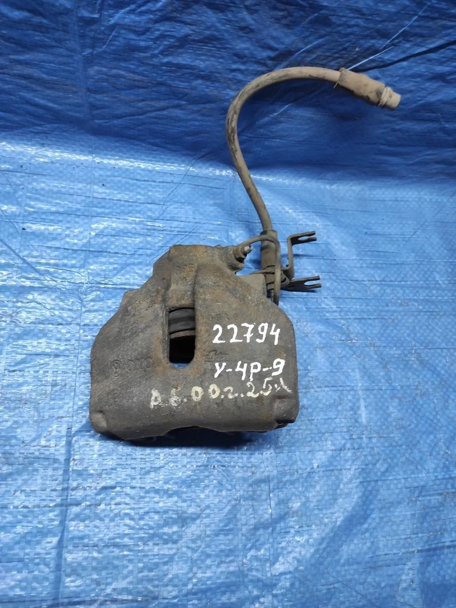 Суппорт тормозной передний правый Audi A6 C5 (1997—2001)