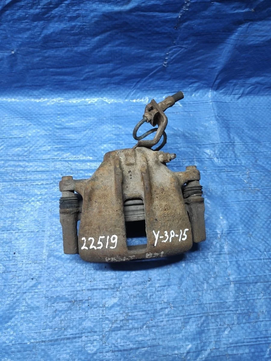 Суппорт тормозной передний левый Volkswagen Passat B3 (1988—1993)