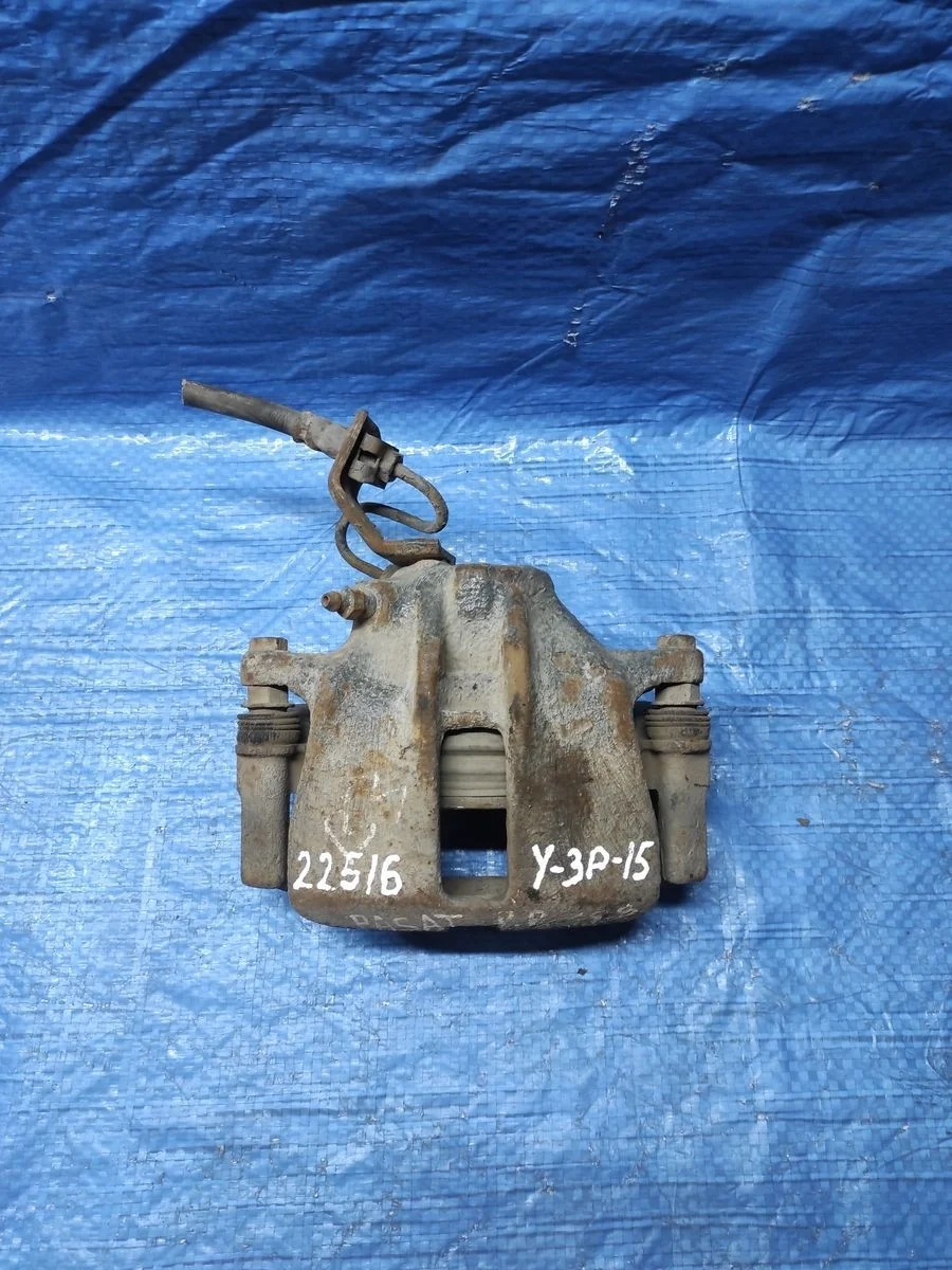 Суппорт тормозной передний правый Volkswagen Passat B3 (1988—1993)