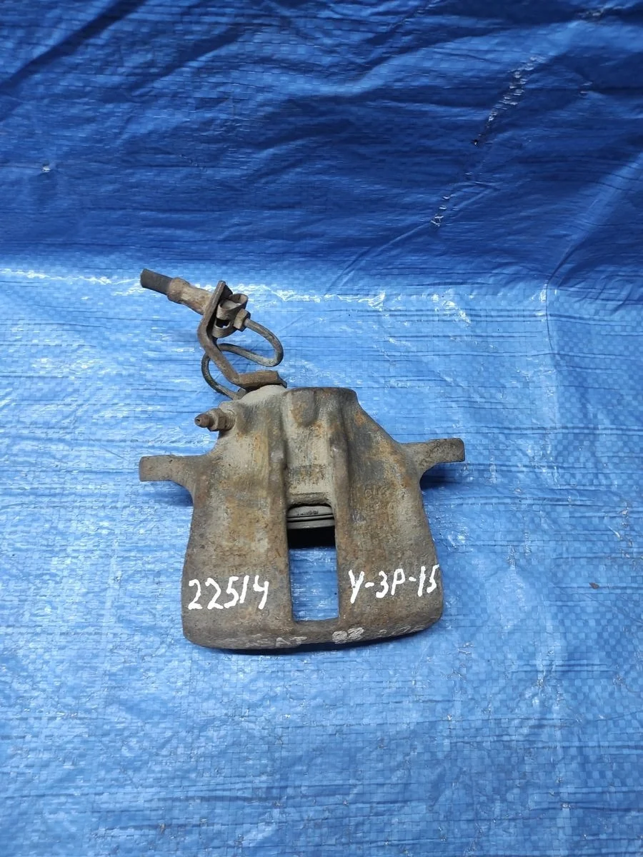 Суппорт тормозной передний правый Volkswagen Passat B3 (1988—1993)