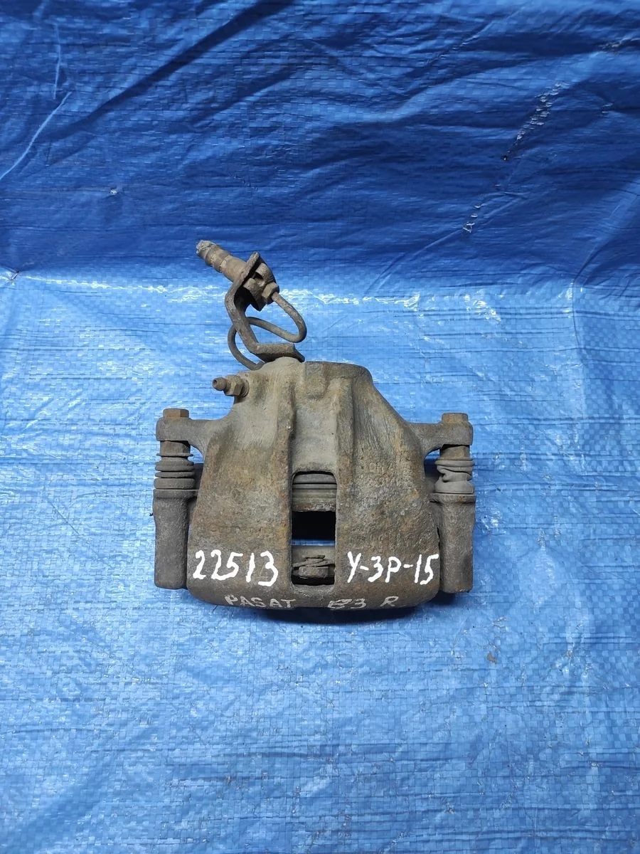 Суппорт тормозной передний правый Volkswagen Passat B3 (1988—1993)