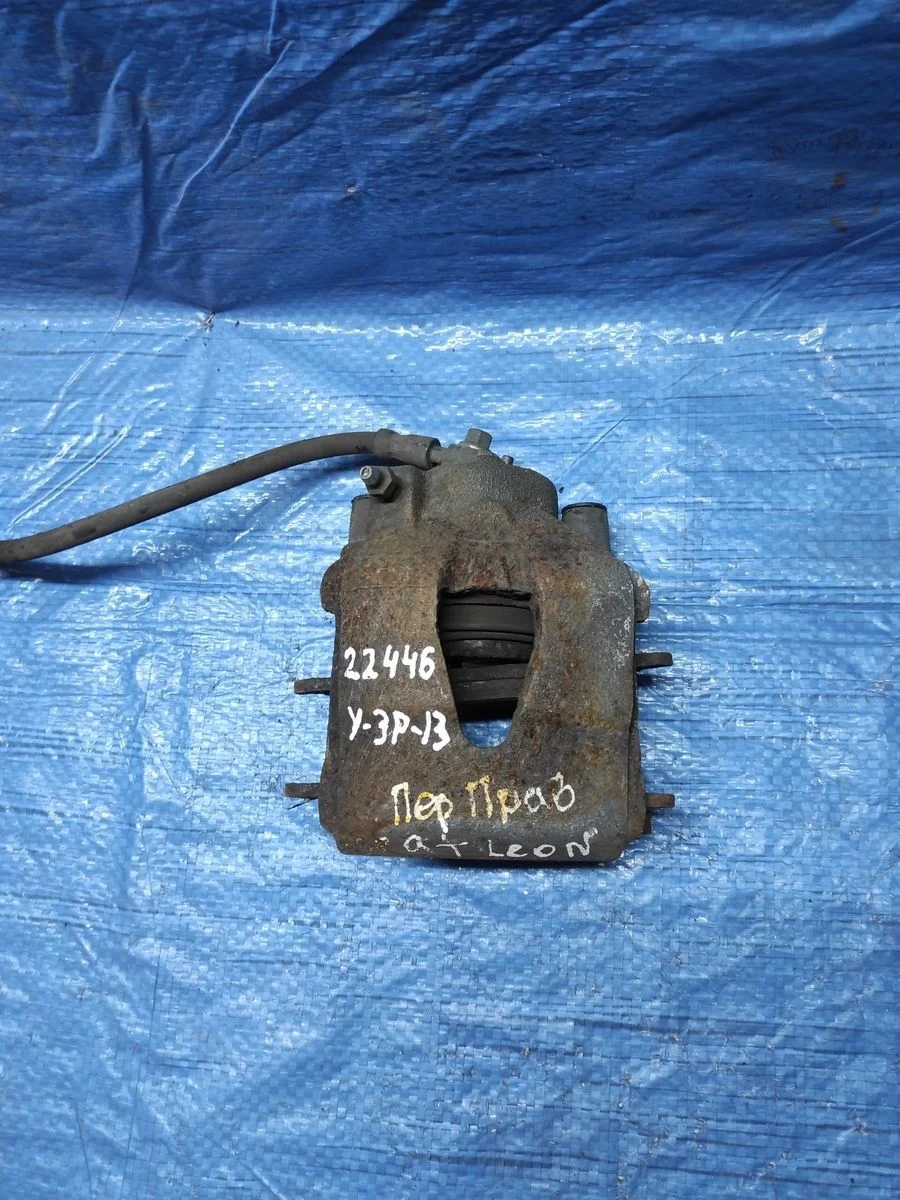 Суппорт тормозной передний правый Volkswagen Golf Mk5 (2003—2009)