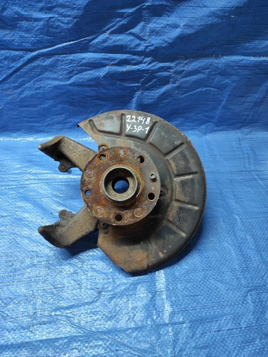 Кулак поворотный правый Audi A3 8P рестайлинг (2004—2008)