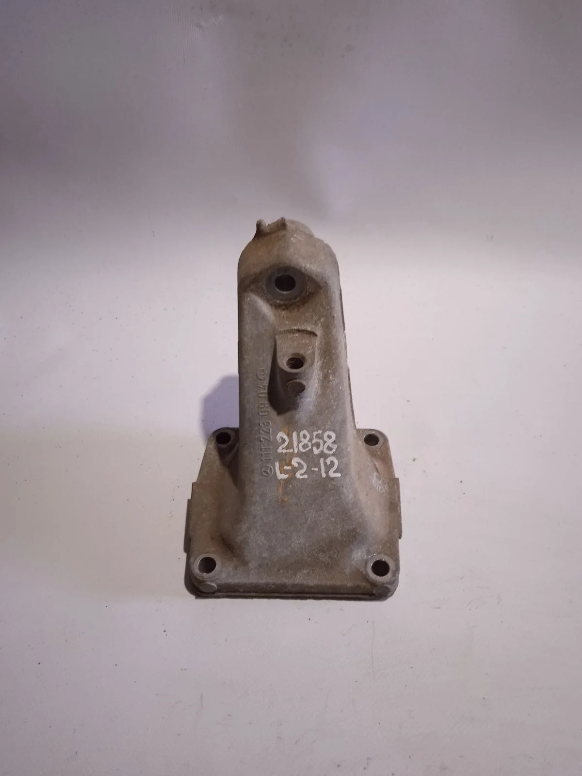 Кронштейн опоры двигателя Mercedes-Benz C-класс W202/S202 (1993—1997)