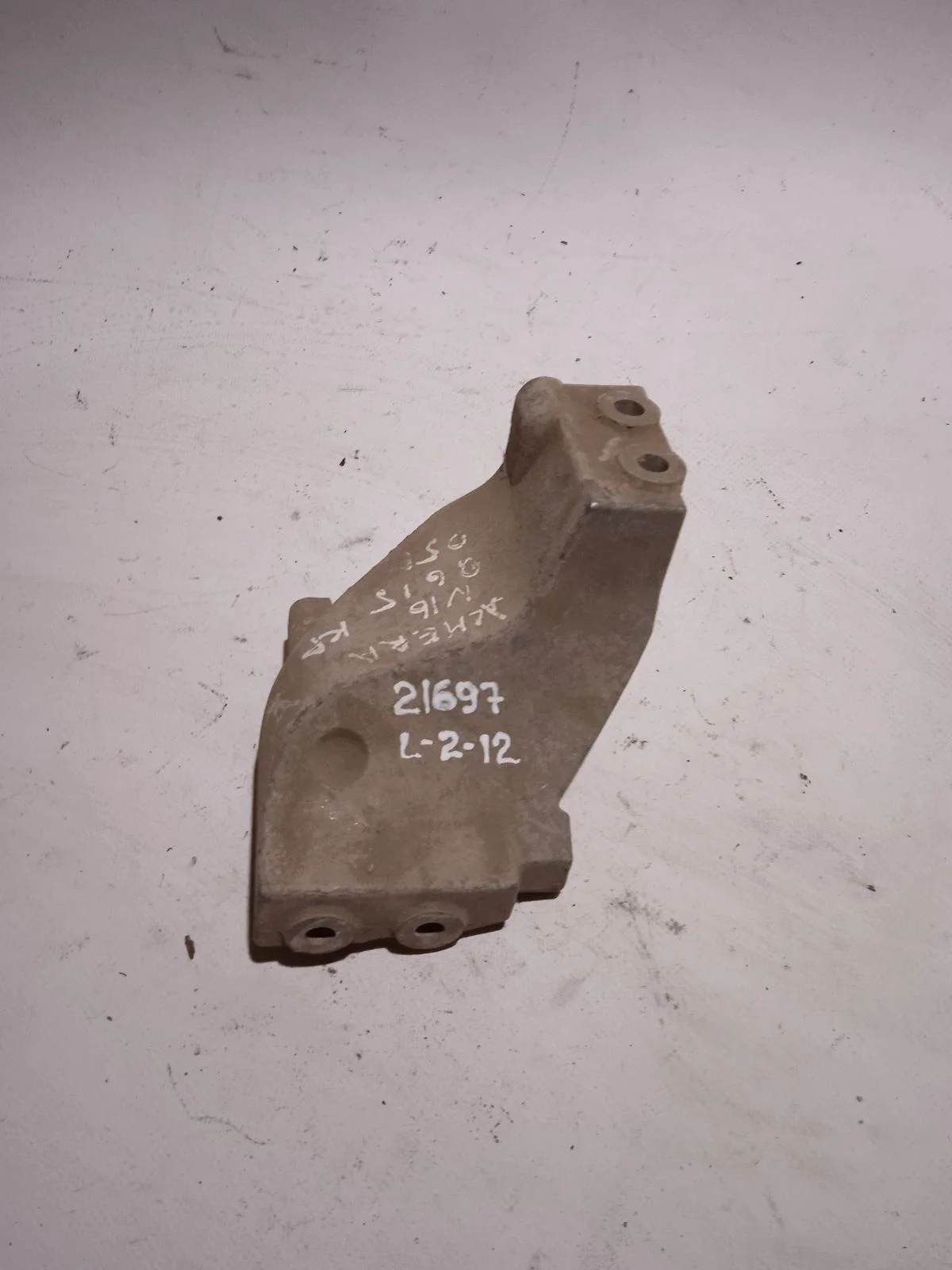 Кронштейн (другое) Nissan Almera Tino I (2000—2003)