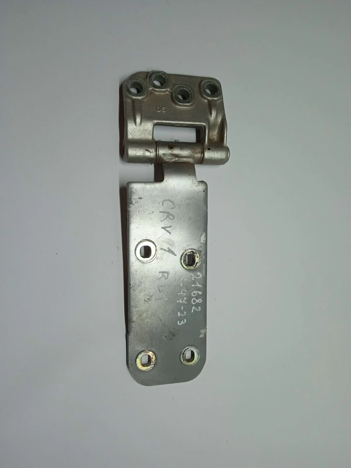 Петля багажника правая Honda CR-V I (1995—1999)