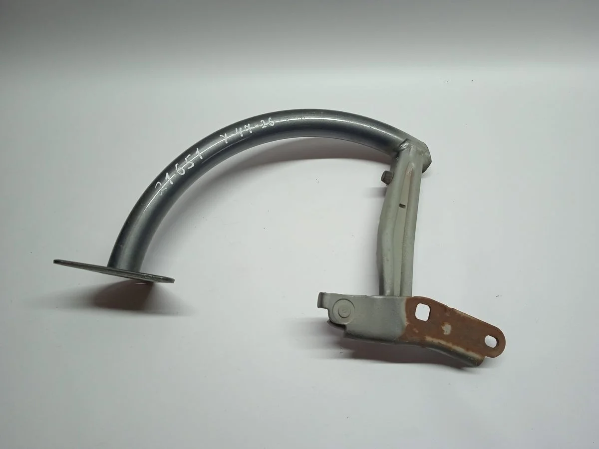 Петля багажника левая Volkswagen Passat B6 (2005—2010)