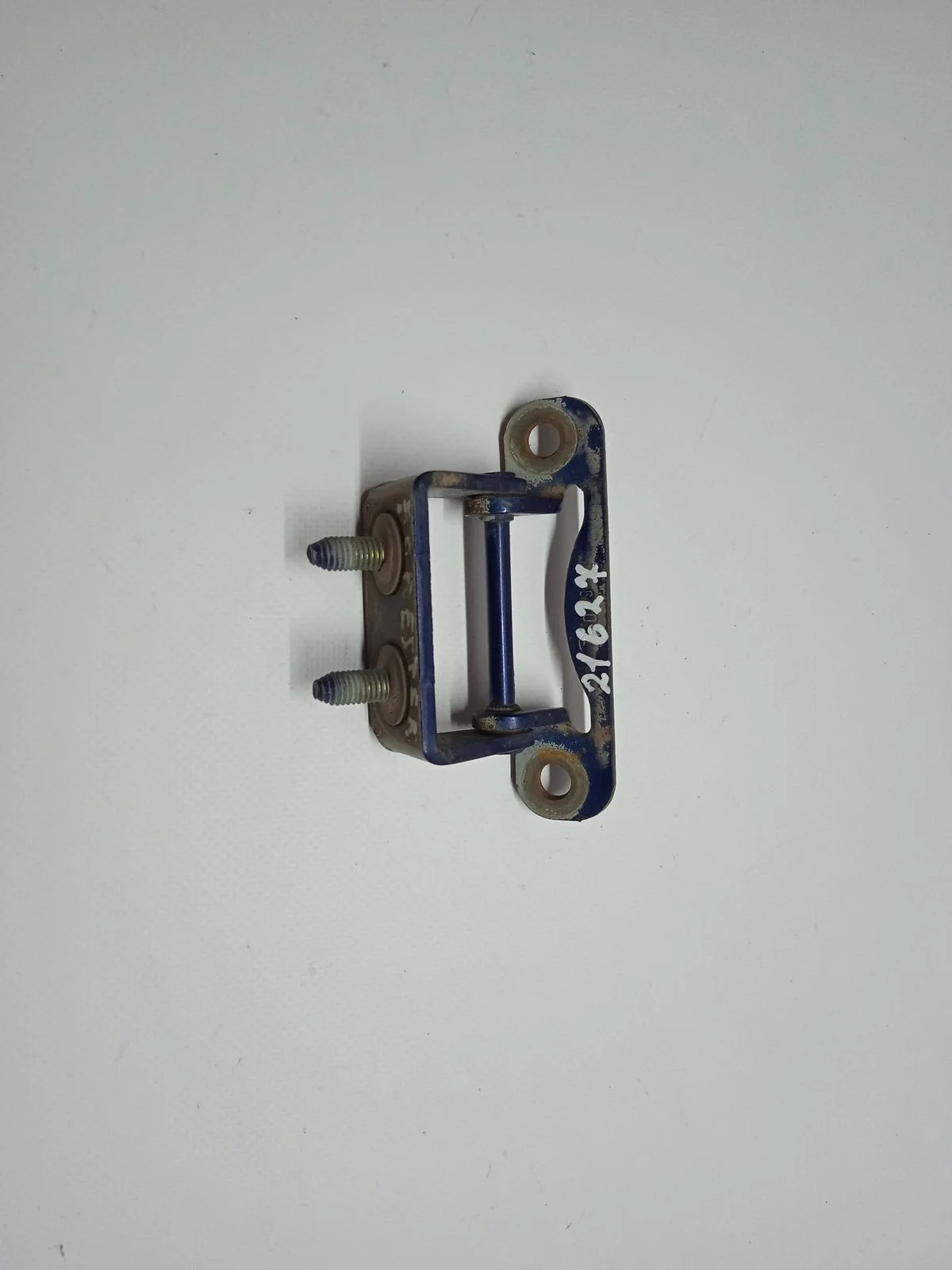 Петля багажника правая Subaru Forester SF (1997—2000)