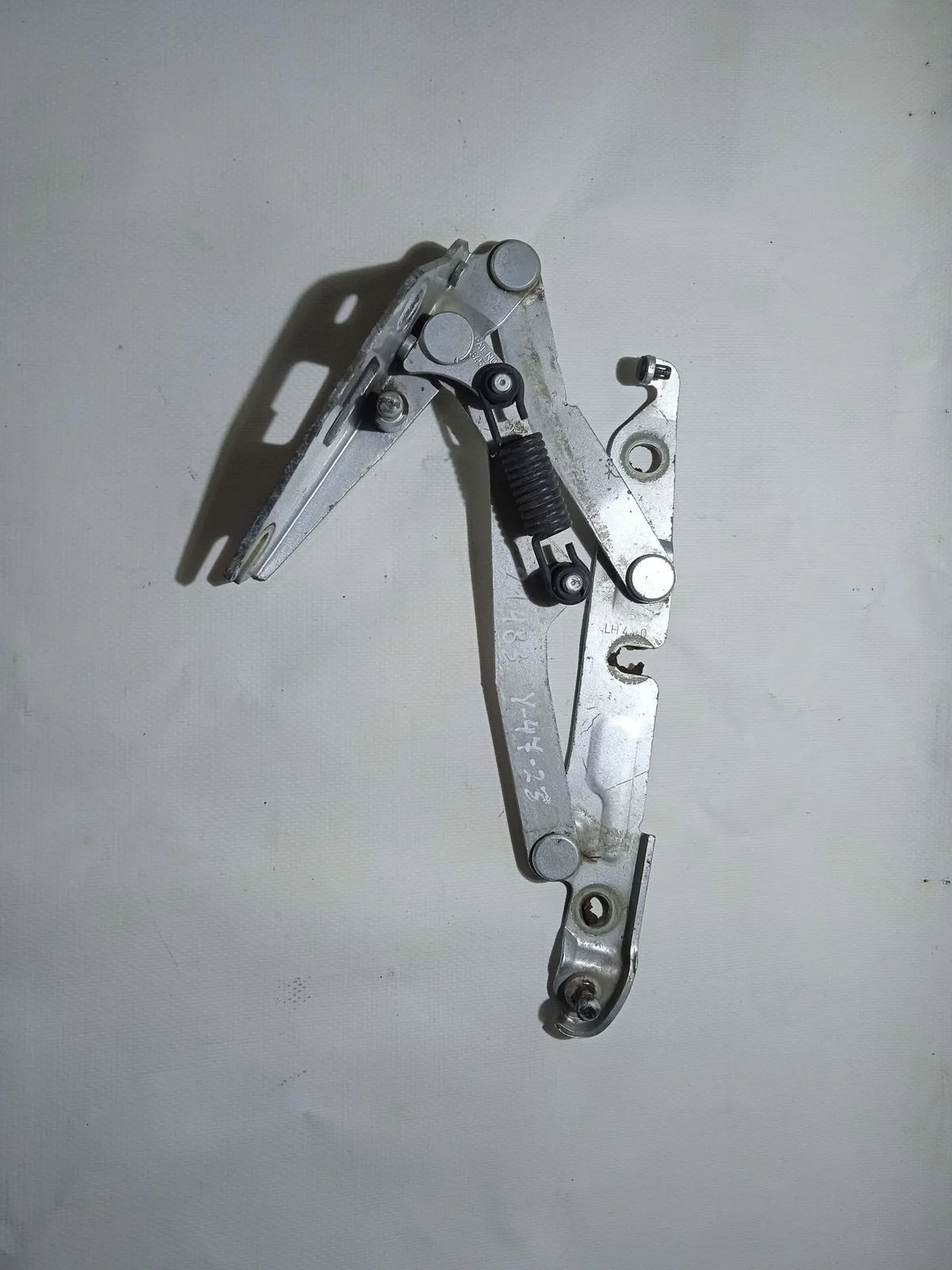 Петля багажника левая Volkswagen Jetta V (2005—2011)