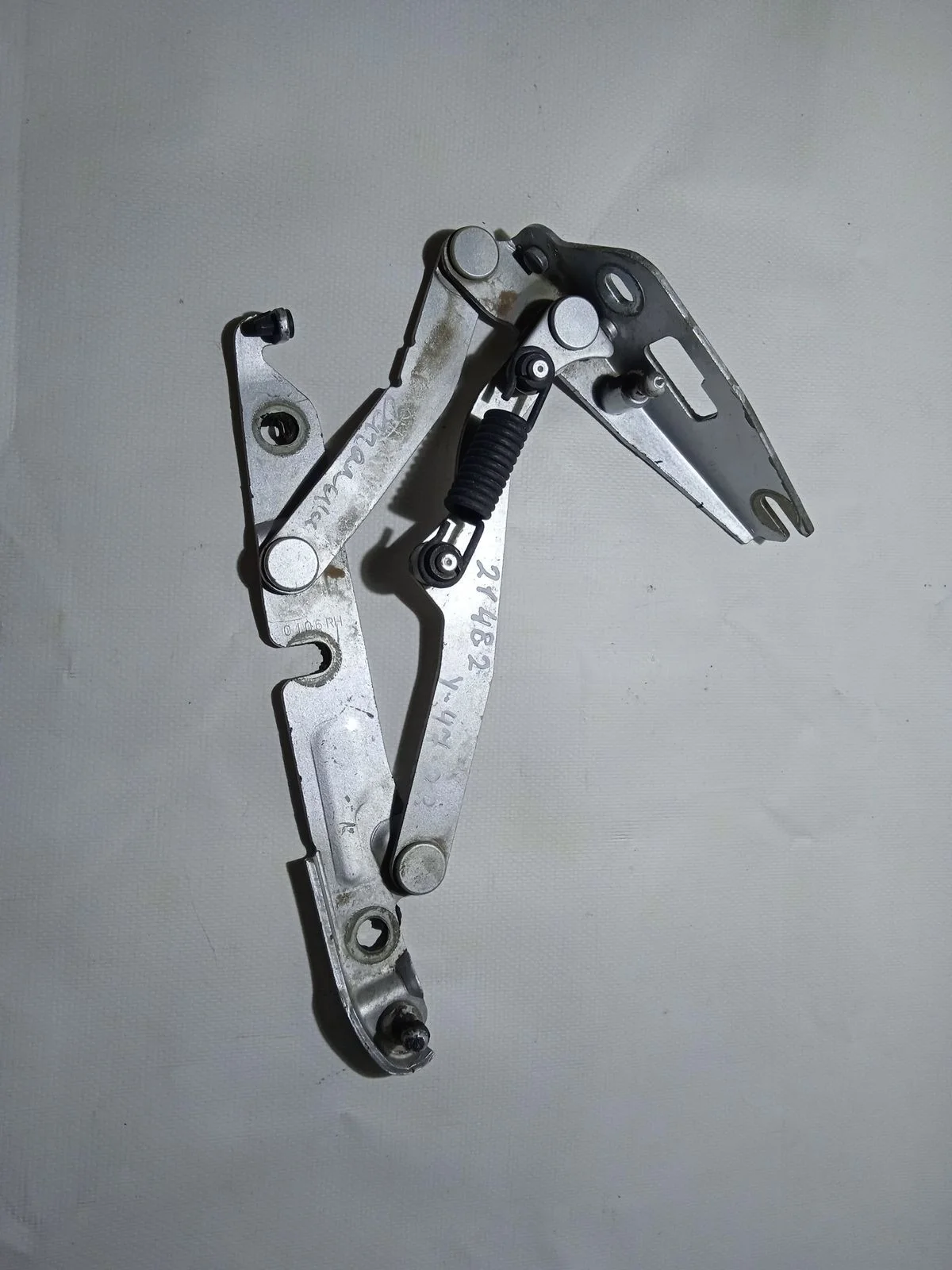 Петля багажника правая Volkswagen Jetta V (2005—2011)