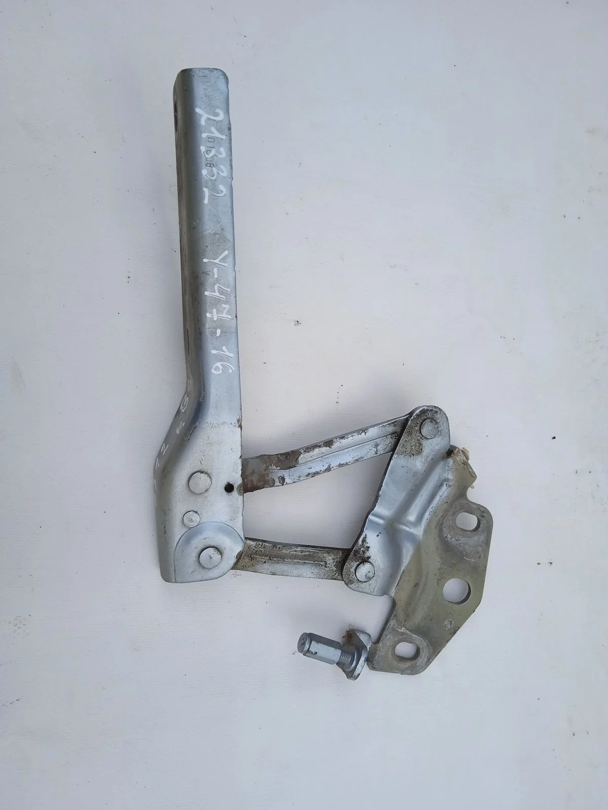 Петля капота правая Volkswagen Passat B6 (2005—2010)