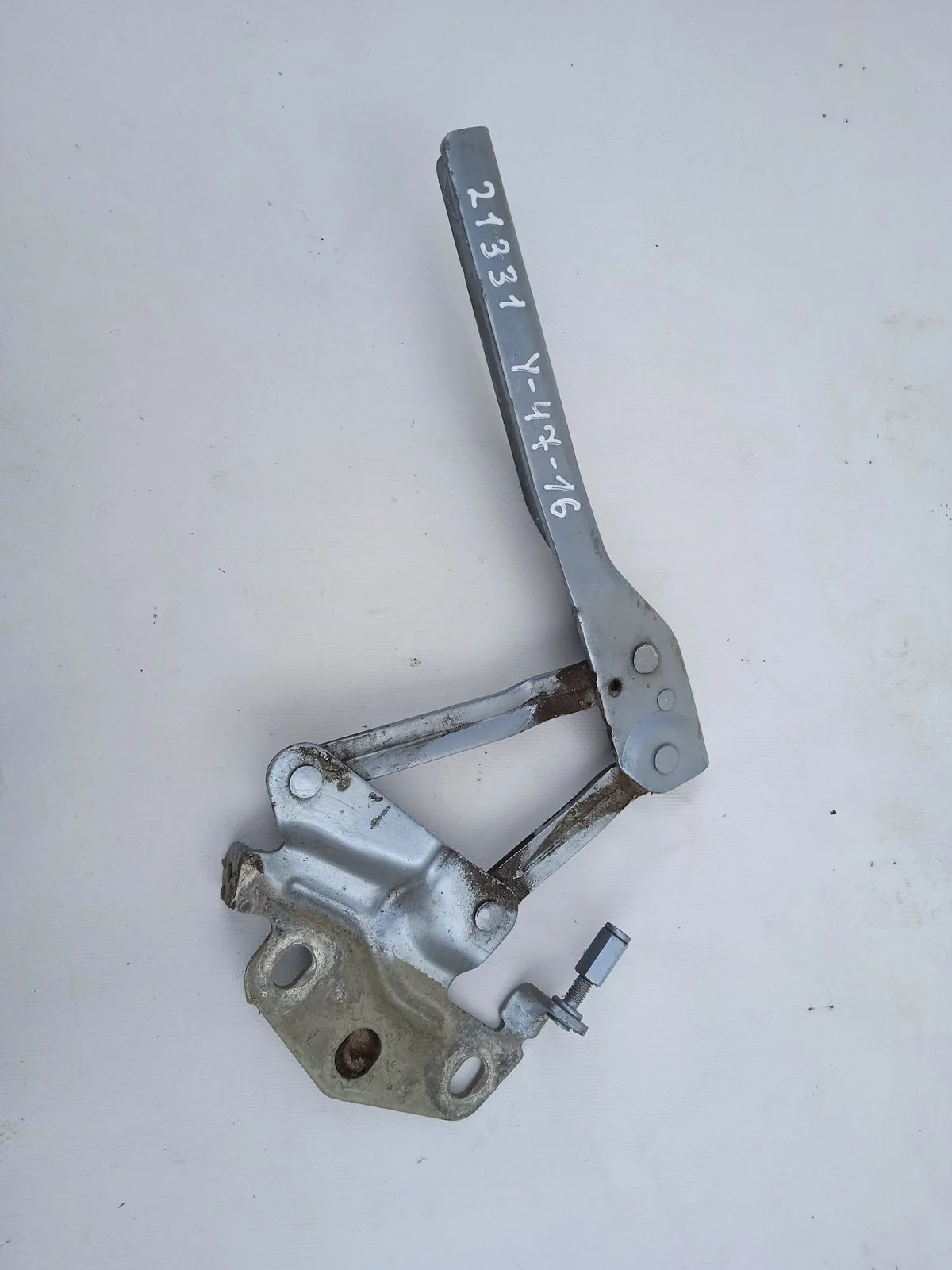 Петля капота правая Volkswagen Passat B6 (2005—2010)