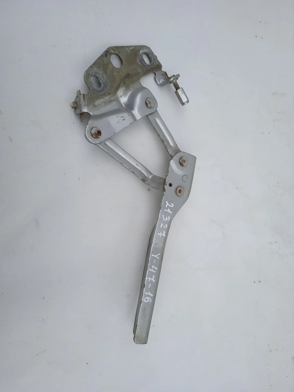 Петля капота правая Volkswagen Passat B6 (2005—2010)