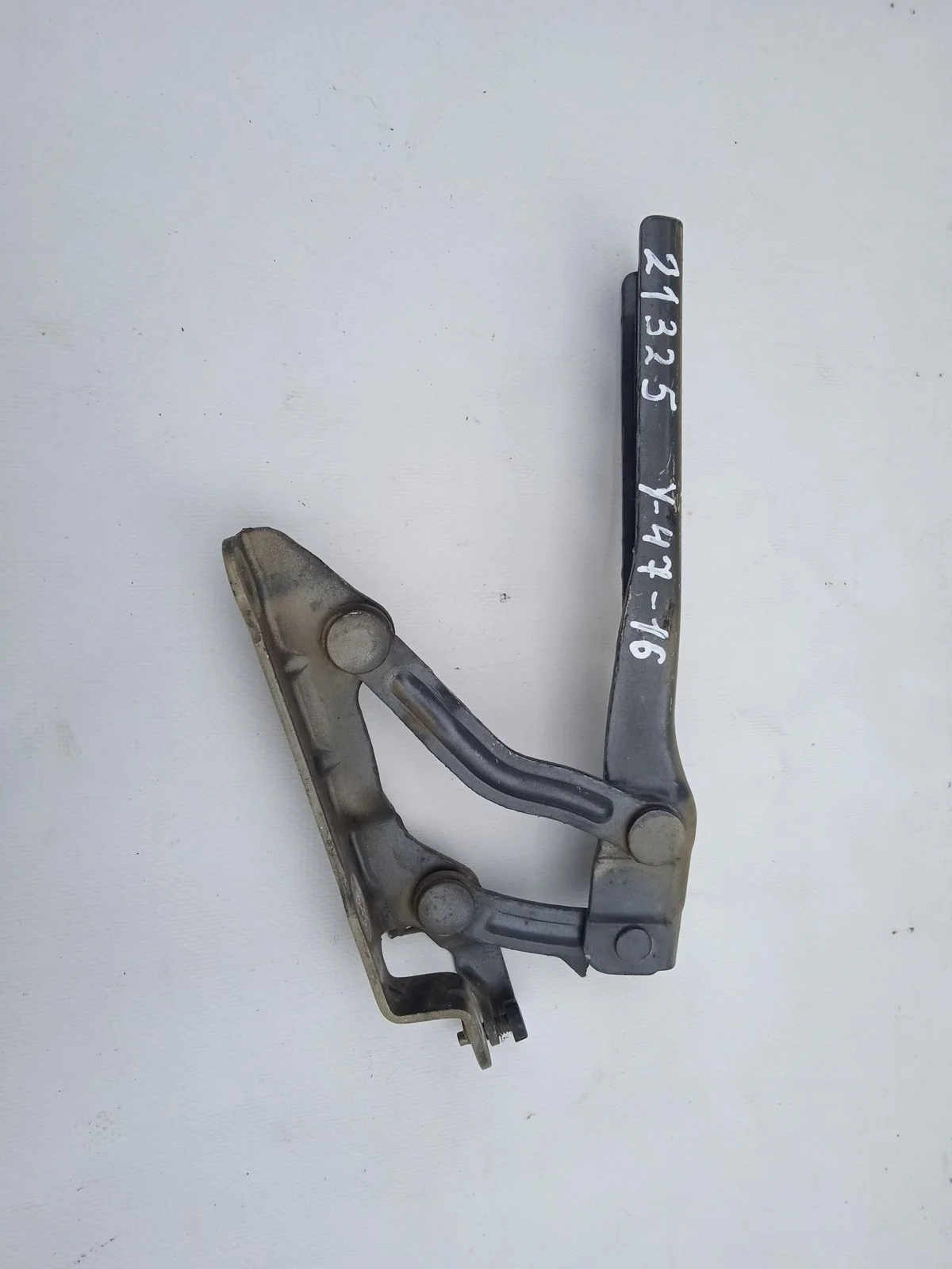 Петля капота левая Skoda Octavia II (2004—2009)