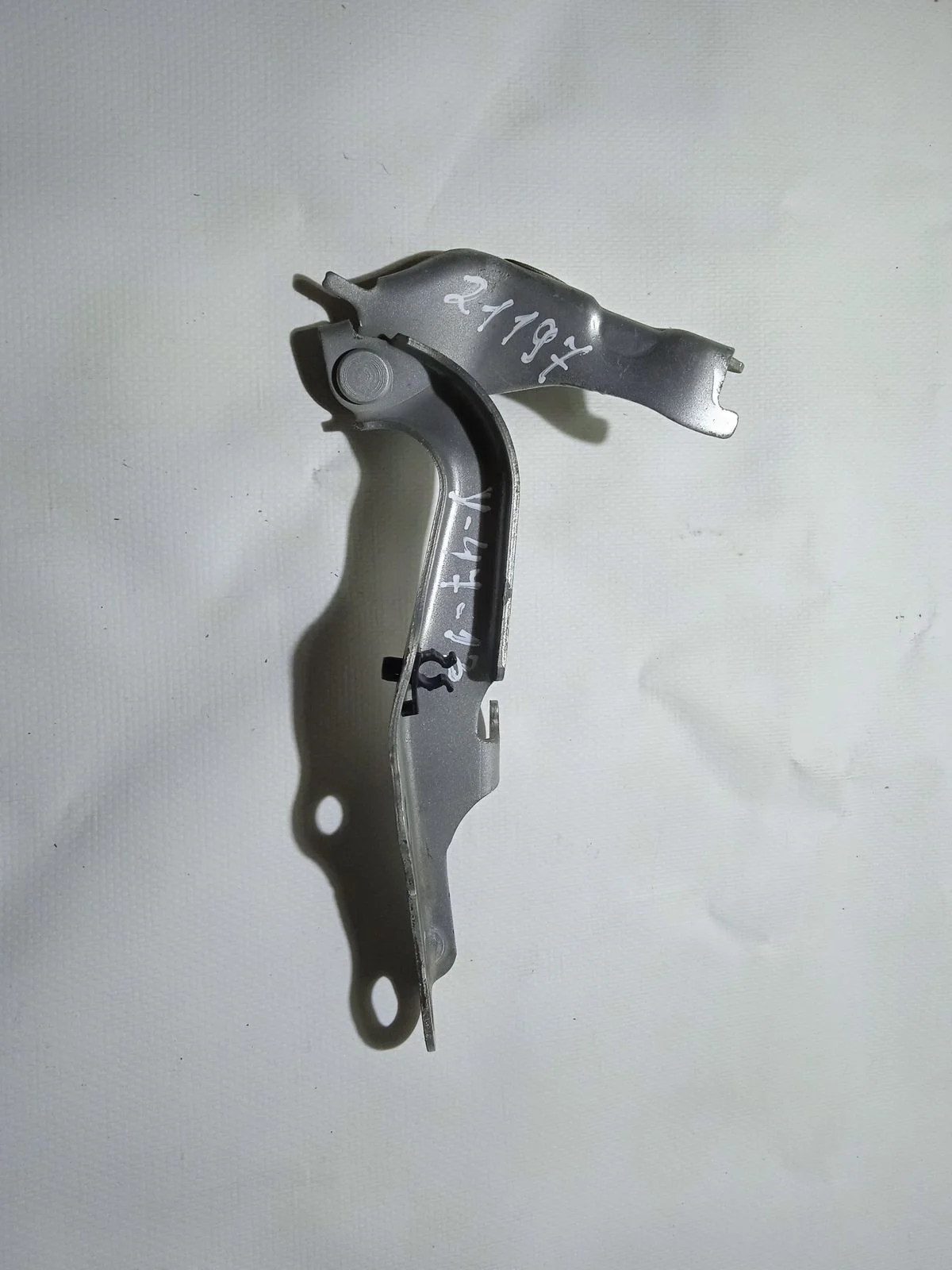 Петля капота правая Toyota RAV4 II (2000—2003)