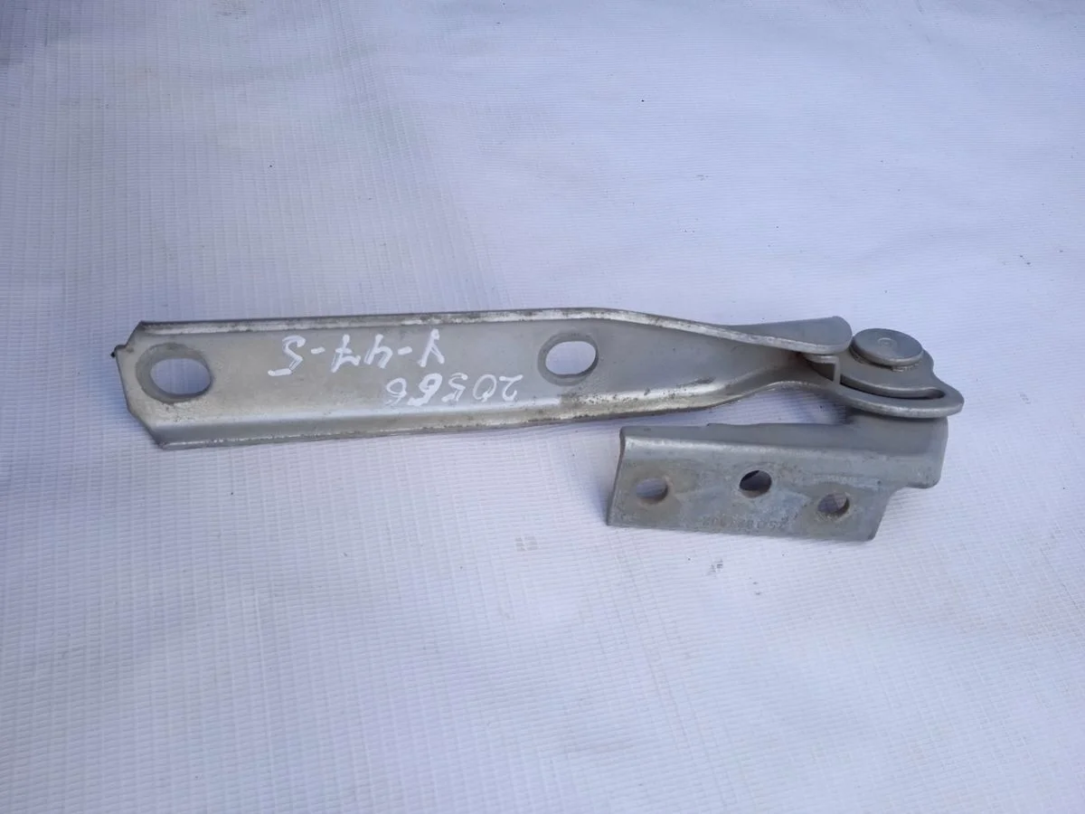 Петля капота правая Volkswagen Passat B5 (1996—2001)