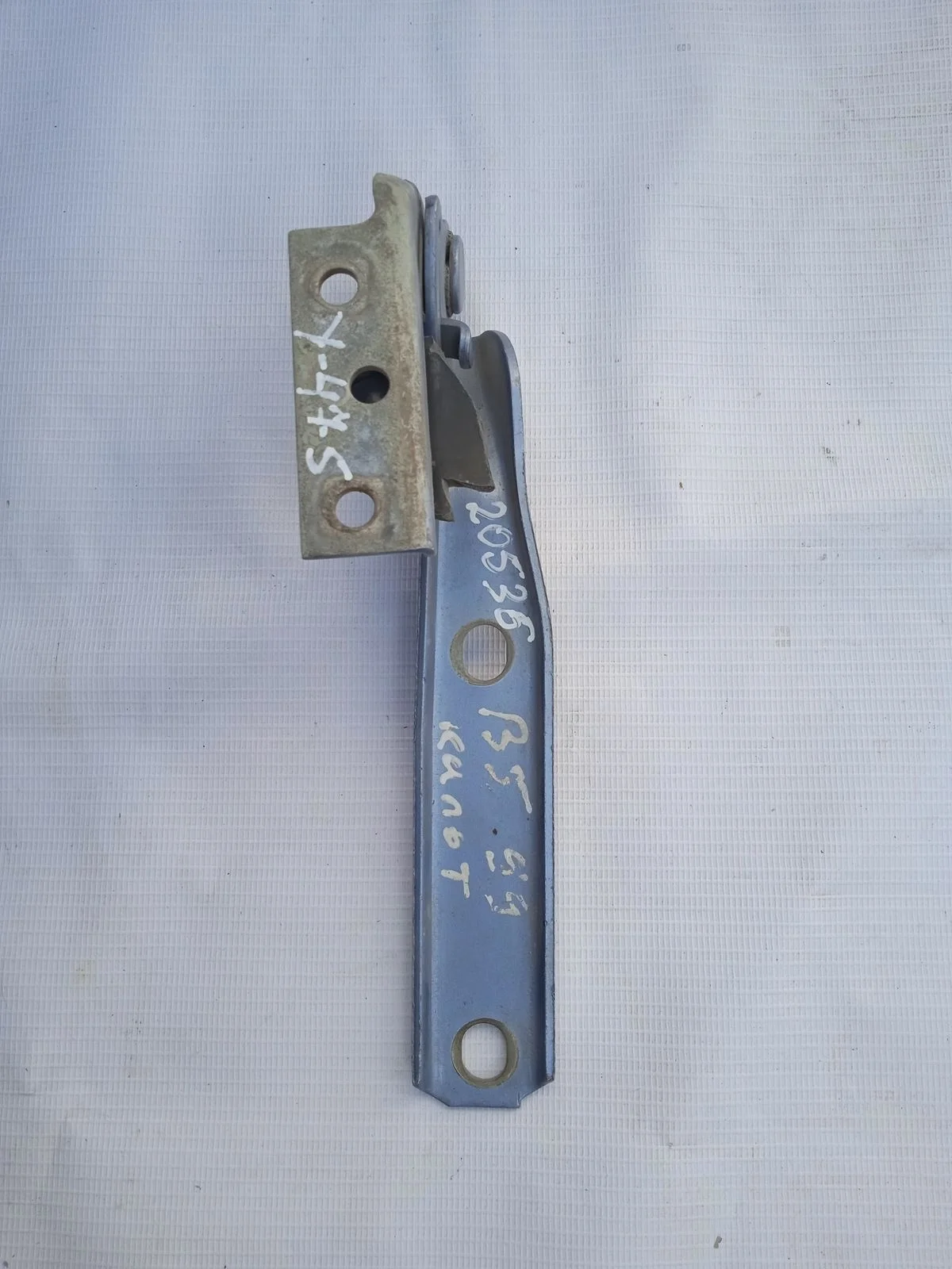 Петля капота левая Volkswagen Passat B5 рестайлинг (2000—2005)