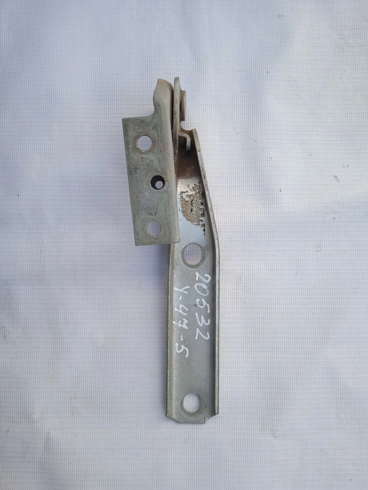 Петля капота левая Volkswagen Passat B5 рестайлинг (2000—2005)