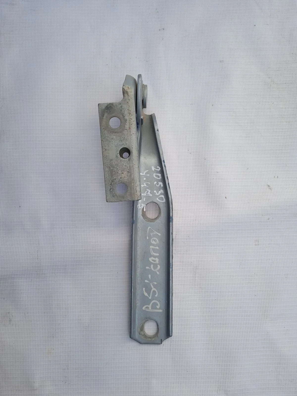 Петля капота левая Volkswagen Passat B5 рестайлинг (2000—2005)