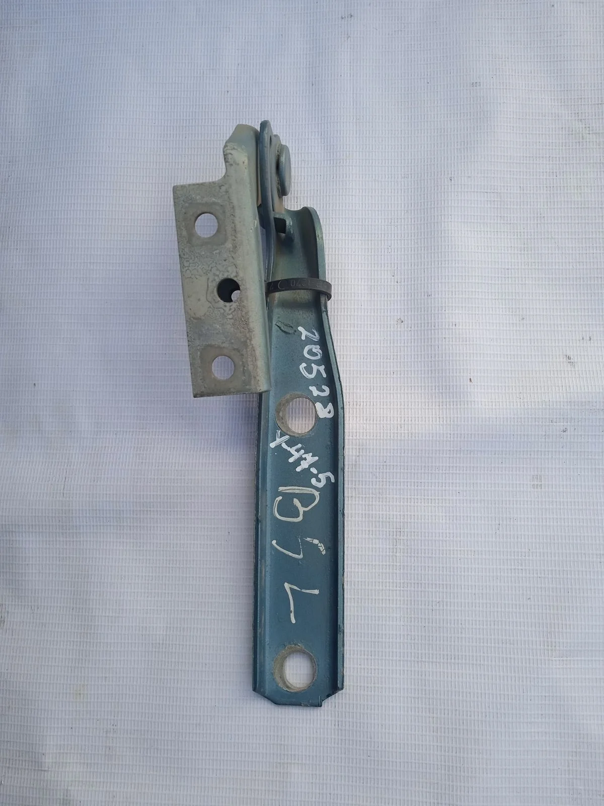 Петля капота левая Volkswagen Passat B5 (1996—2001)