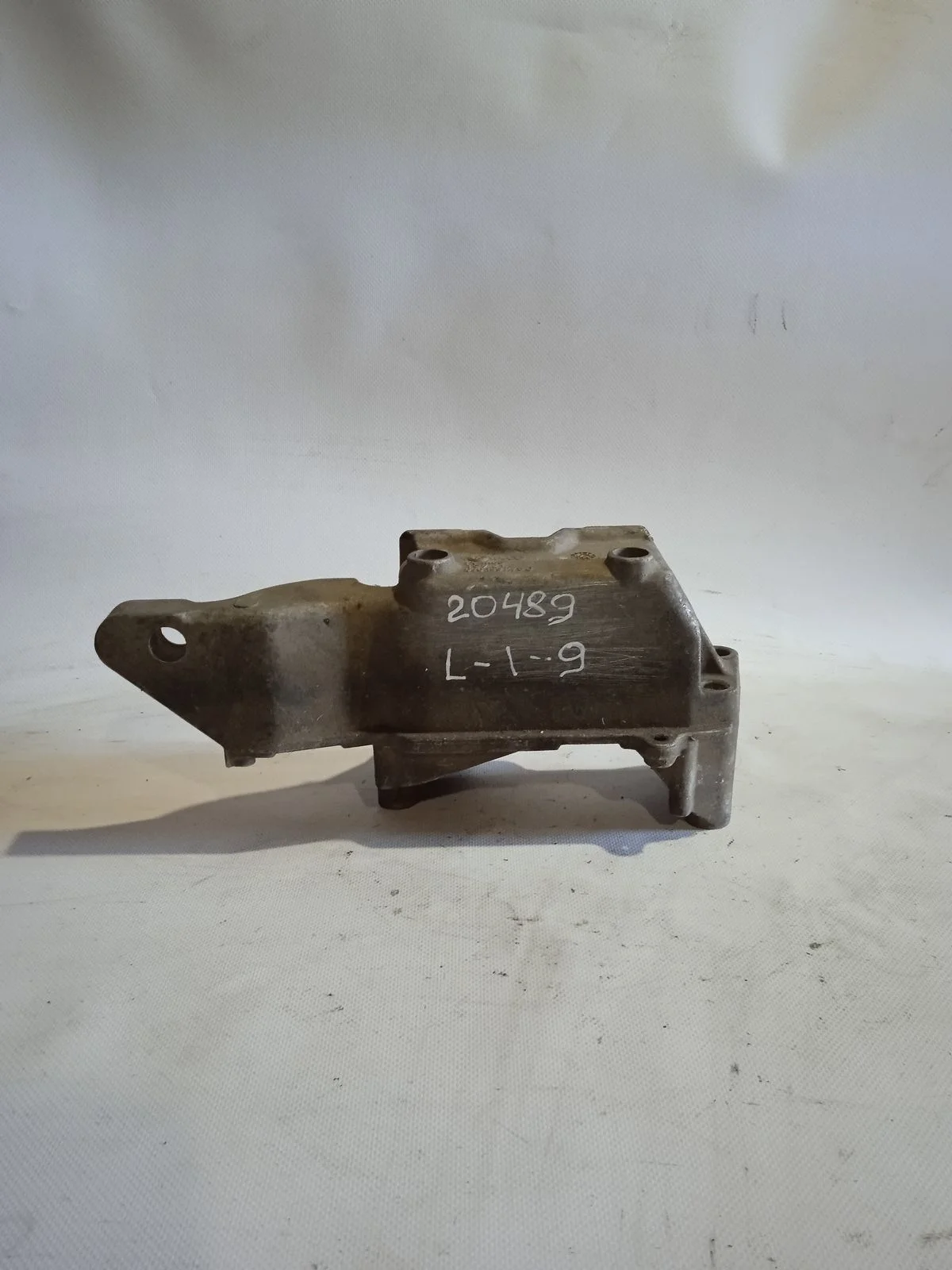 Кронштейн опоры двигателя Volkswagen Golf Mk4 (1997—2006)