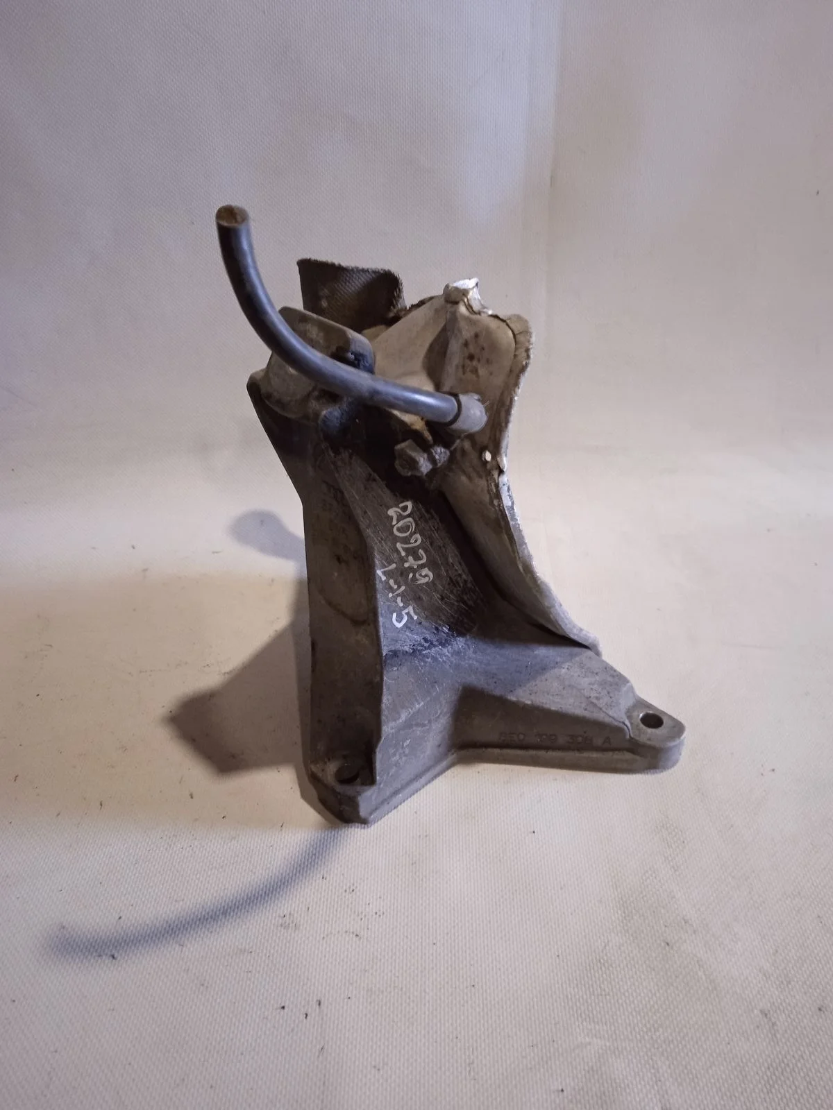 Кронштейн опоры двигателя Audi A4 B6 (2000—2006)