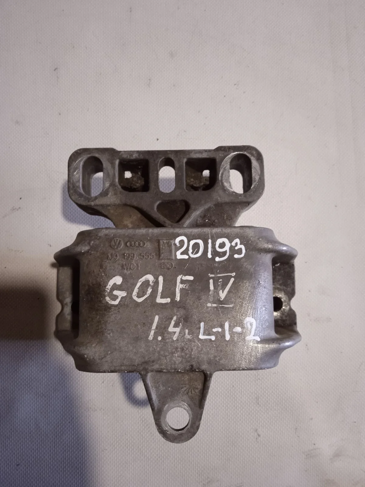 Опора ( подушка ) двигателя Volkswagen Golf Mk4 (1997—2006)