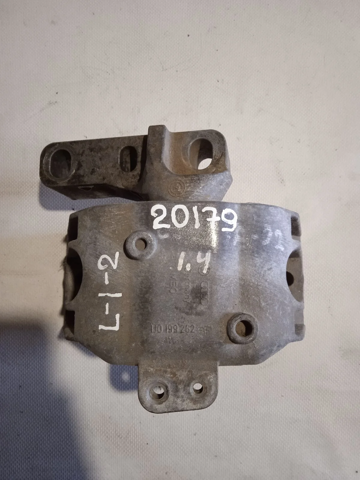 Опора ( подушка ) двигателя Volkswagen Golf Mk4 (1997—2006)