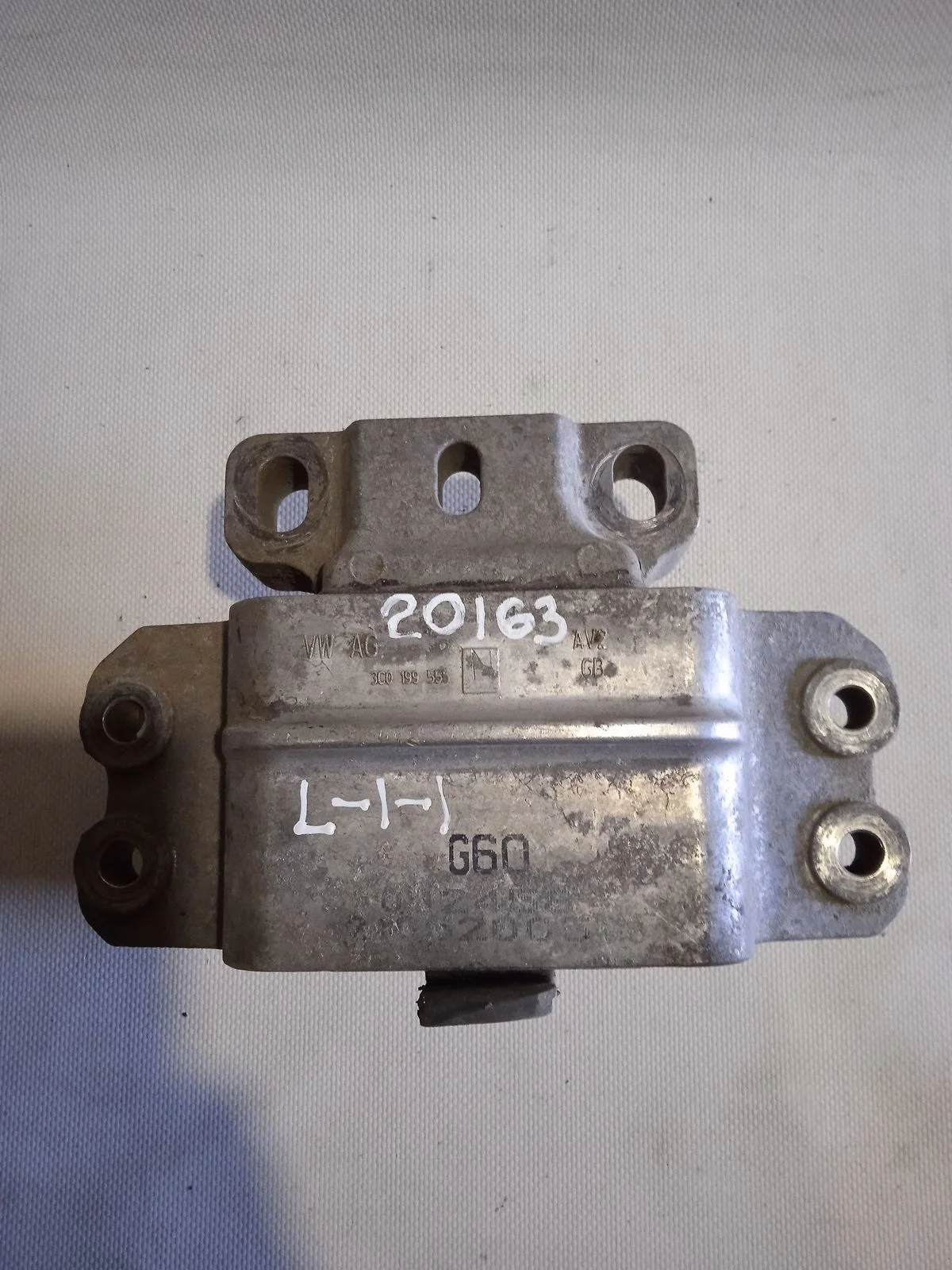 Опора ( подушка ) двигателя Volkswagen Passat B6 (2005—2010)