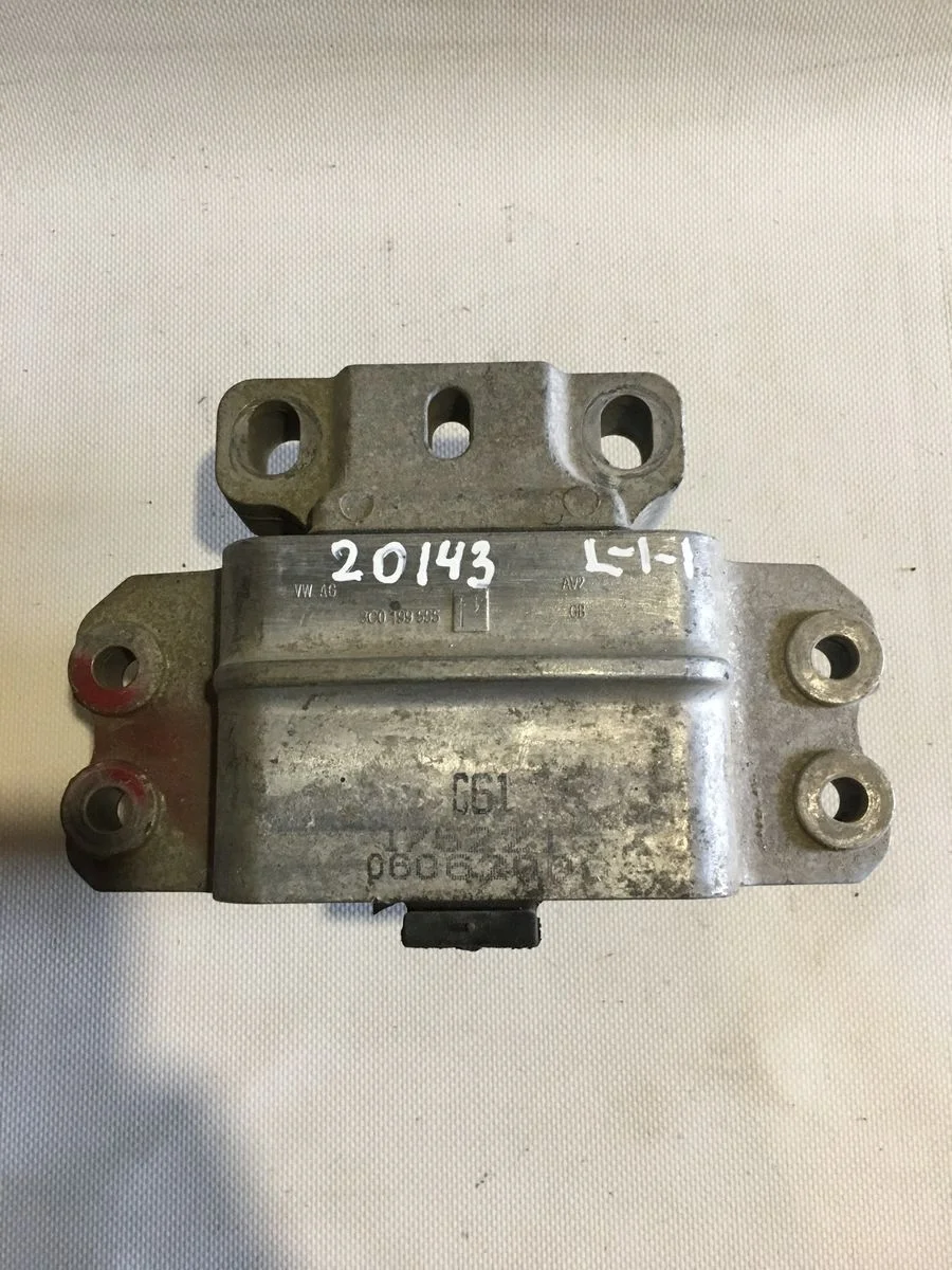 Опора ( подушка ) двигателя Volkswagen Passat B6 (2005—2010)