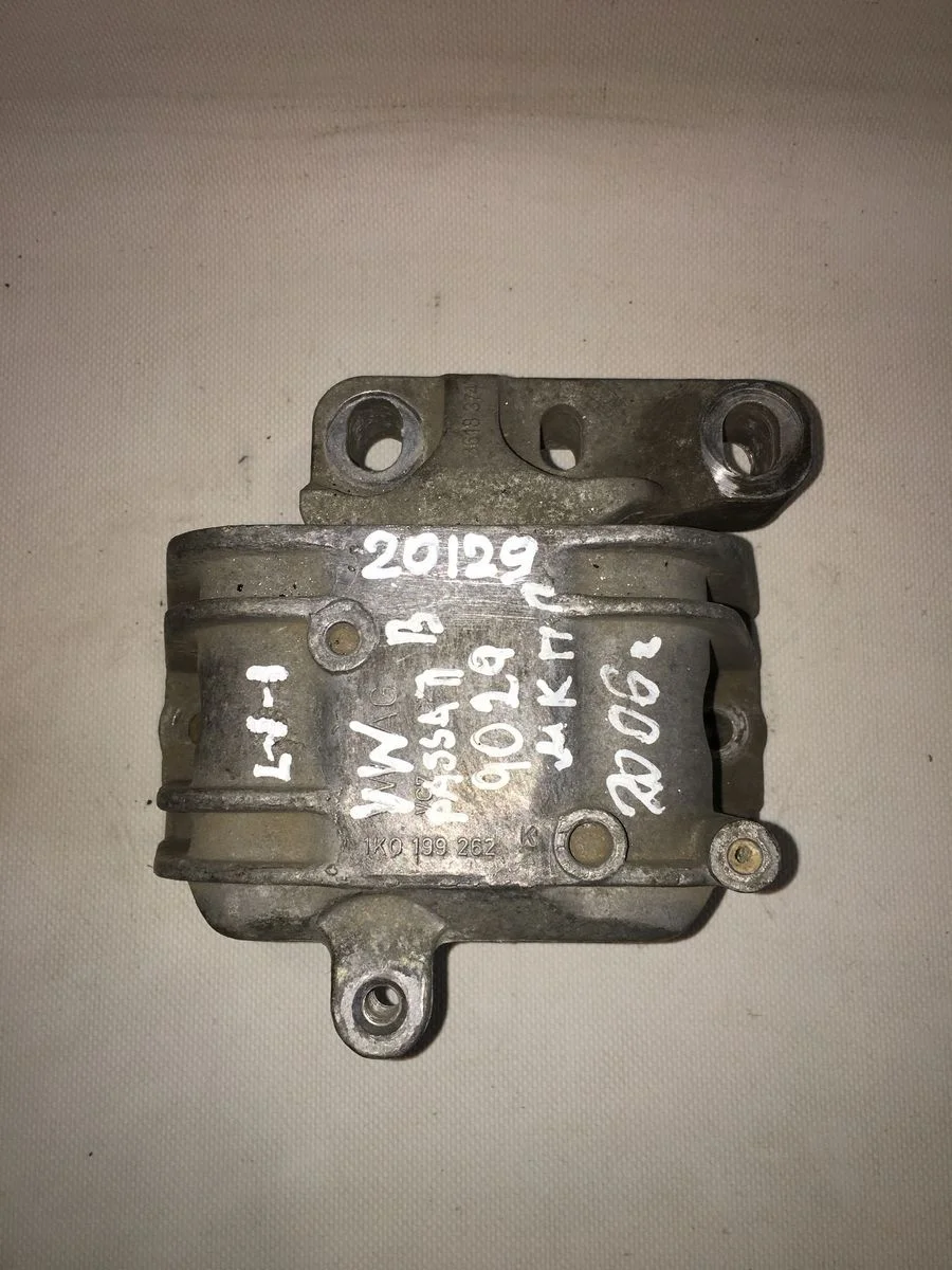Опора ( подушка ) двигателя Volkswagen Passat B6 (2005—2010)