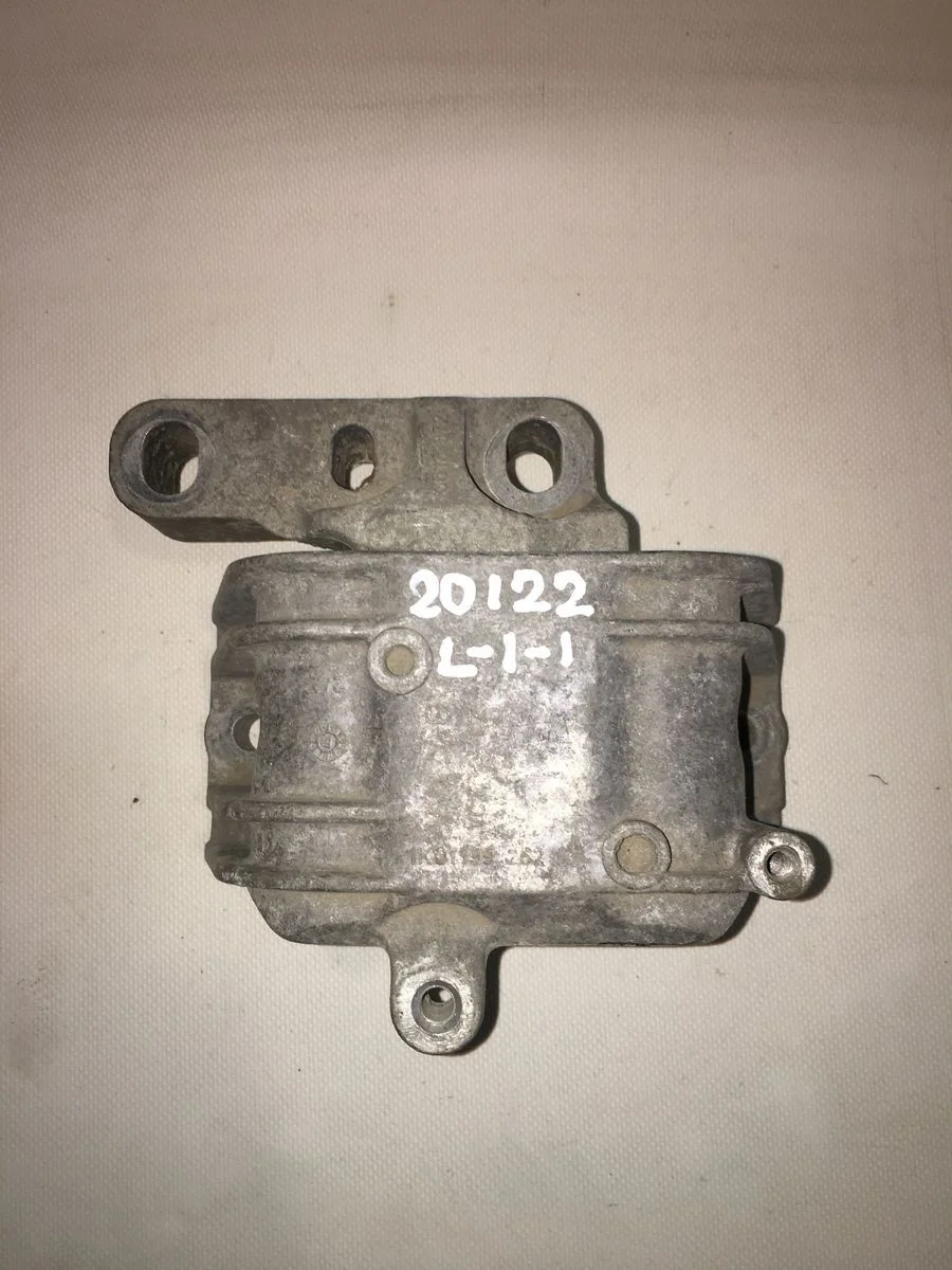 Опора ( подушка ) двигателя Volkswagen Jetta V (2005—2011)