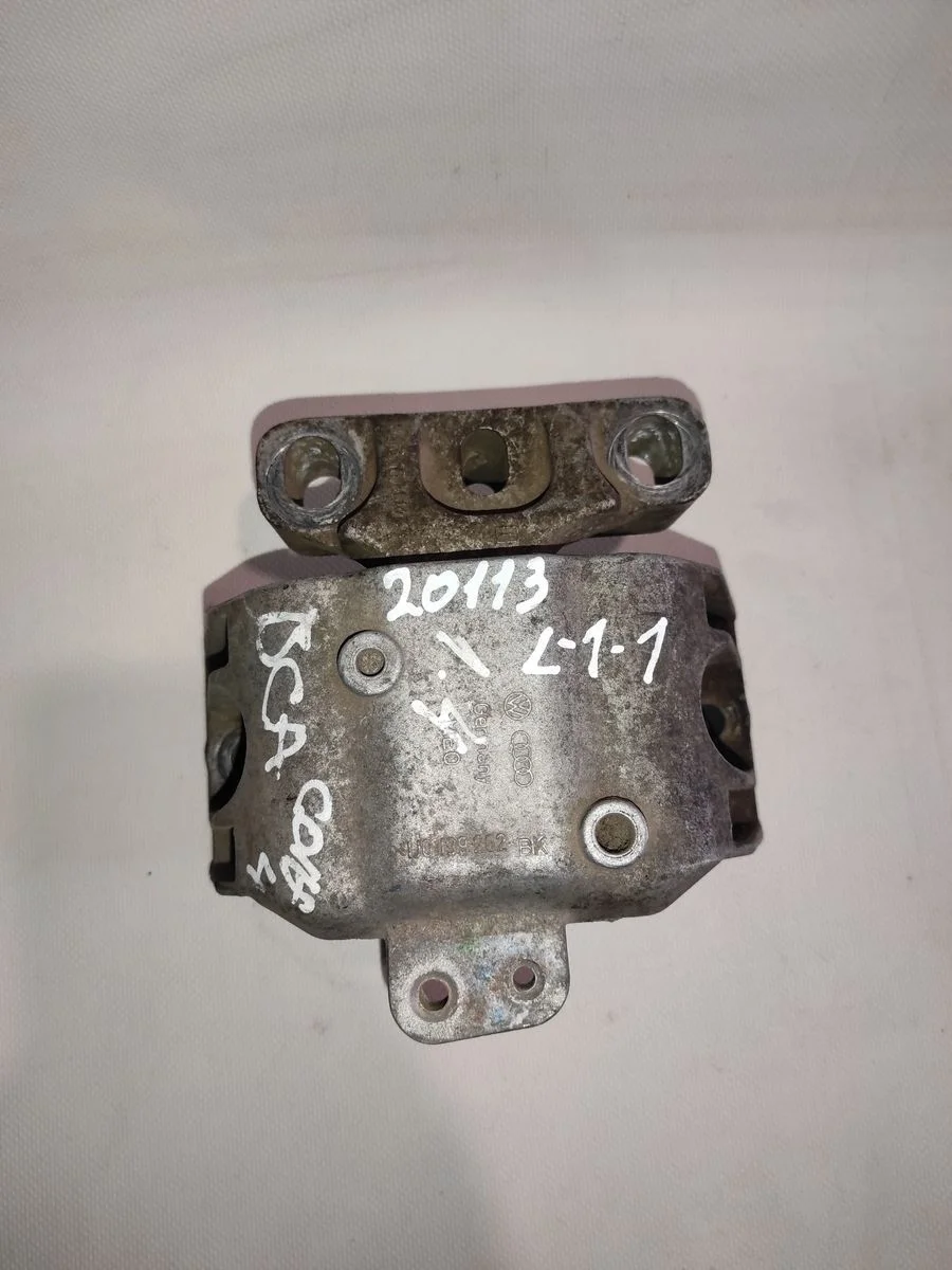 Опора ( подушка ) двигателя Volkswagen Bora A4 (1998—2005)