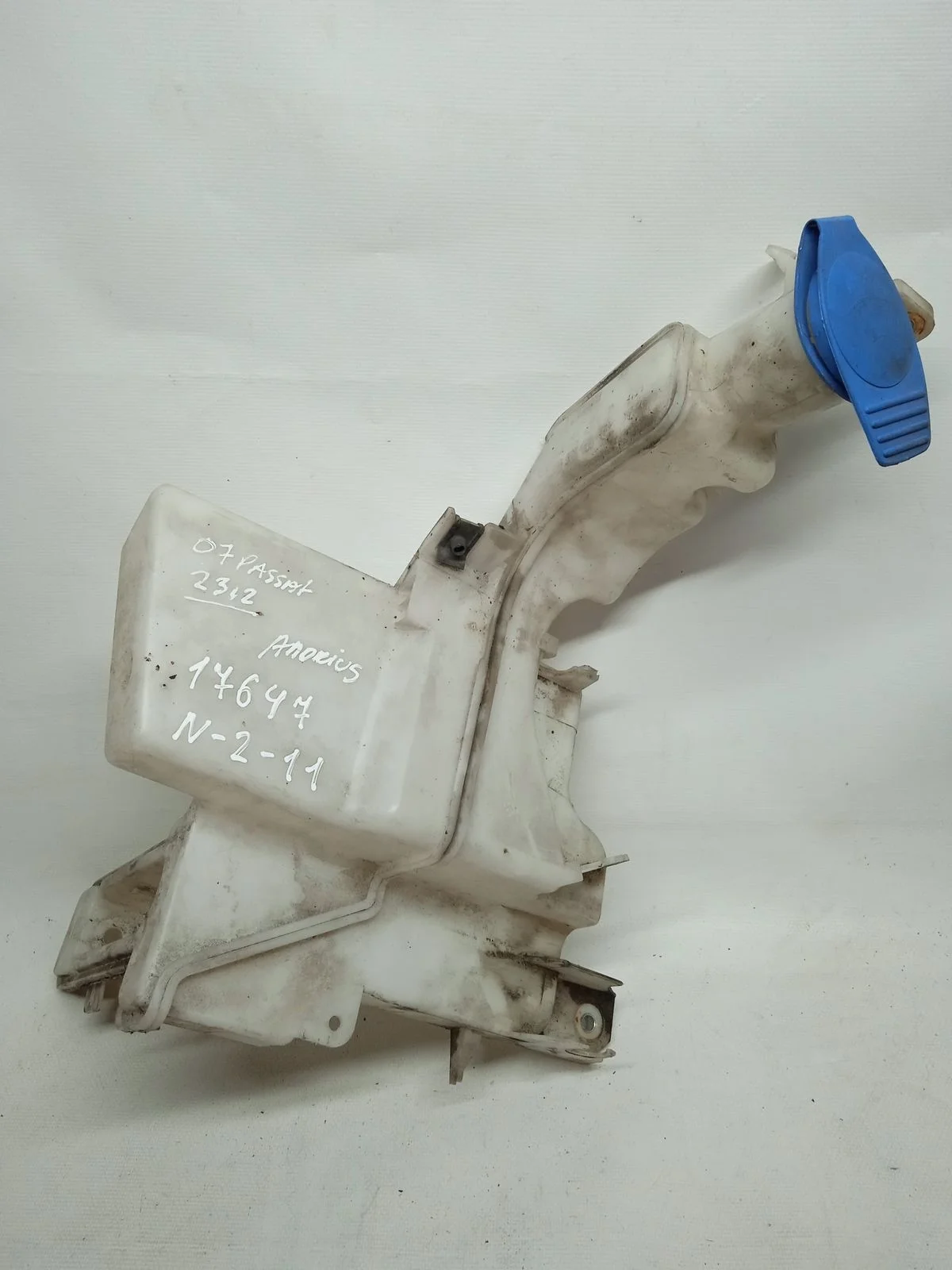 Бачок омывателя Volkswagen Passat B6 (2005—2010)