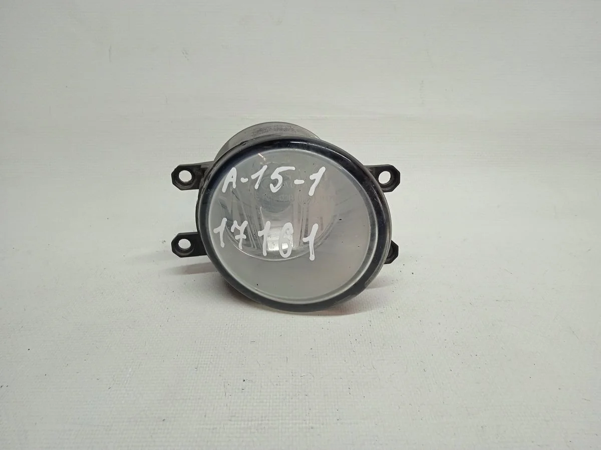 ПТФ правая Avensis 2 рест