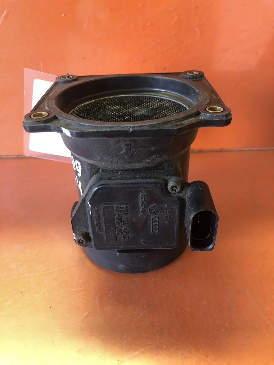 Датчик массового расхода воздуха ( ДМРВ ) Audi A6 C5 (1997—2001)