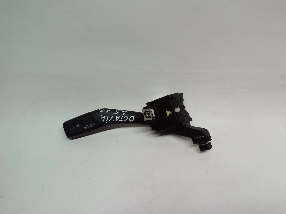 Переключатель поворотов подрулевой Skoda Octavia II (2004—2009)