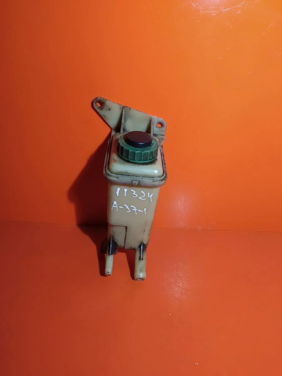 Бачок гидроусилителя (ГУР) Volkswagen Passat B5 (1996—2001)