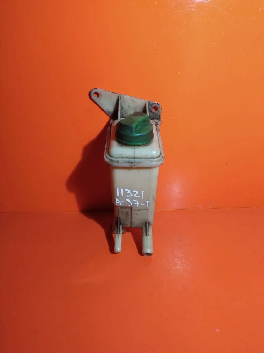 Бачок гидроусилителя (ГУР) Volkswagen Passat B5 (1996—2001)