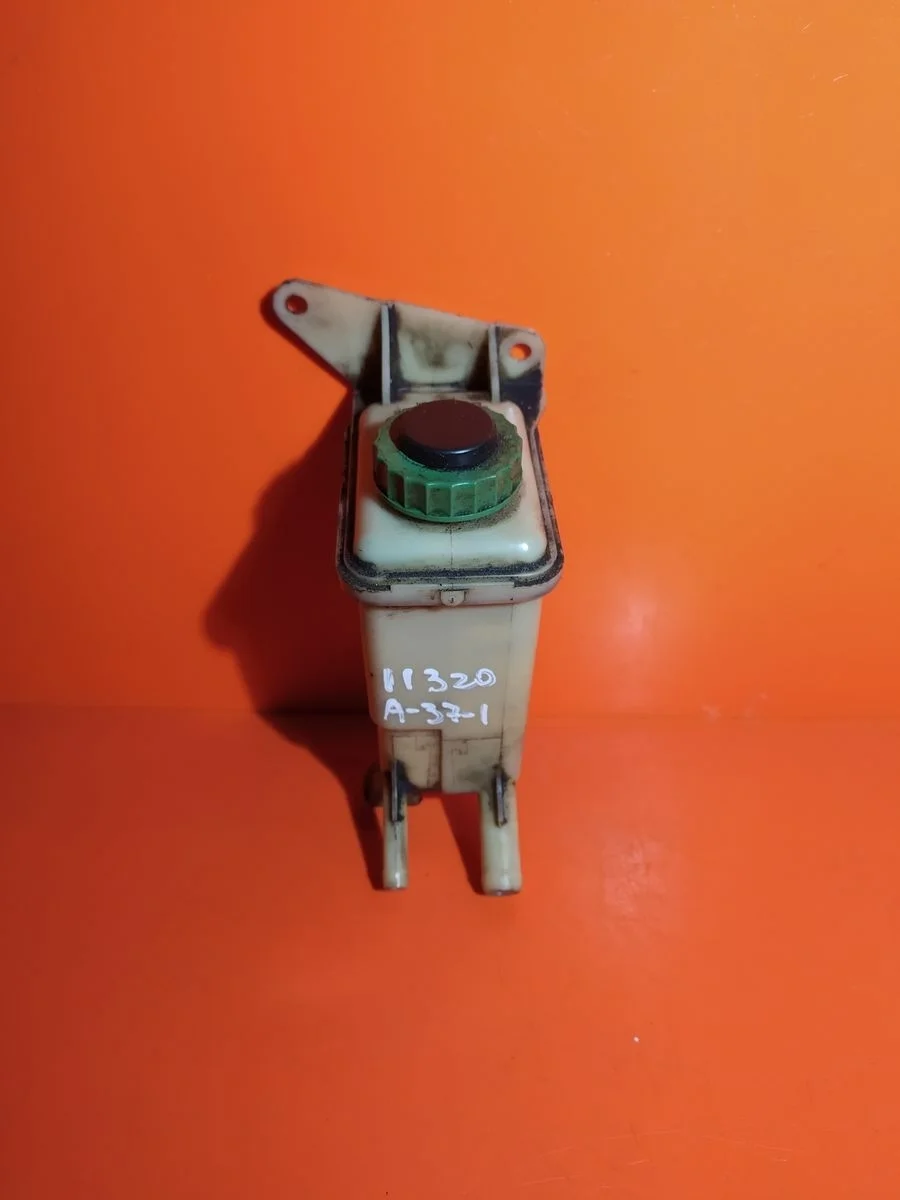 Бачок гидроусилителя (ГУР) Volkswagen Passat B5 (1996—2001)