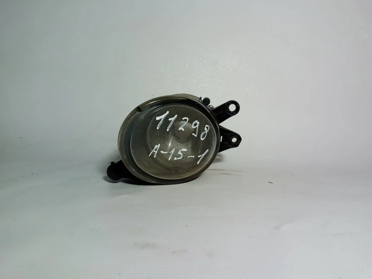 Фара противотуманная левая Audi A4 B6 (2000—2006)