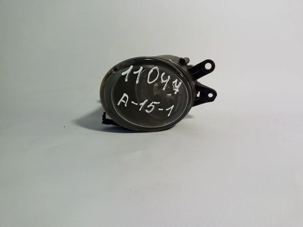 Фара противотуманная левая Audi A4 B6 (2000—2006)