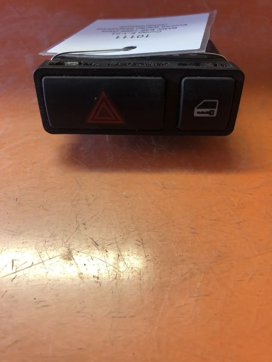 Кнопка (реле) аварийной сигнализации BMW 3 серия E46 (1998—2003)