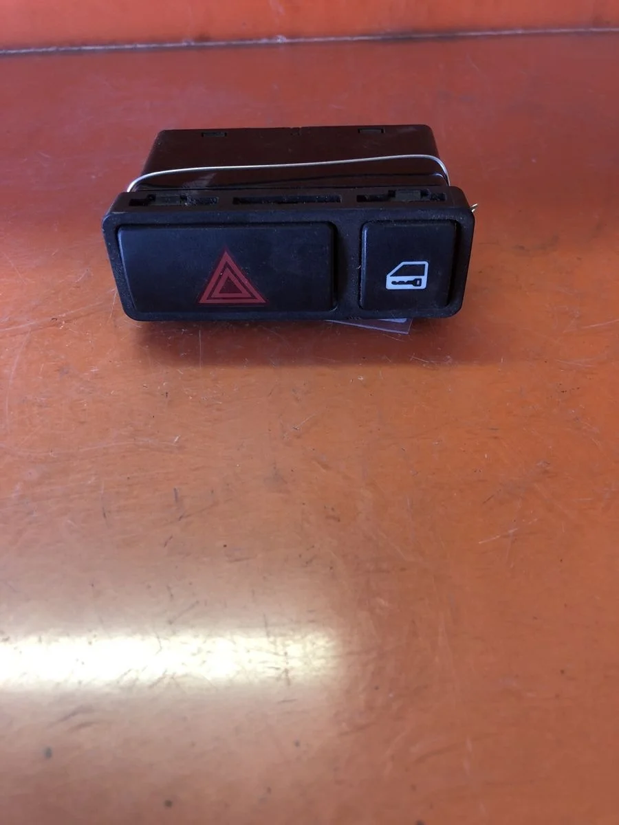 Кнопка (реле) аварийной сигнализации BMW 3 серия E46 (1998—2003)