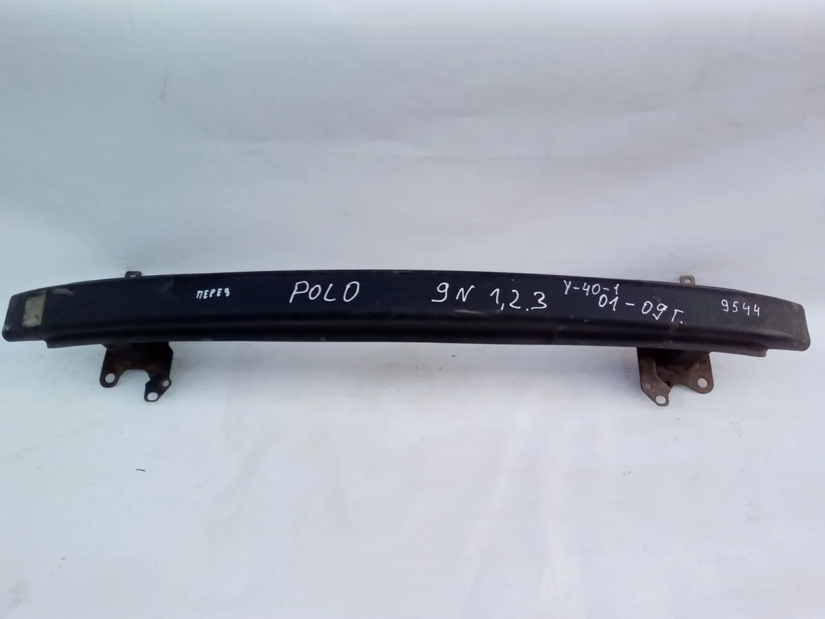 Усилитель переднего бампера Volkswagen Polo IV (2001—2005)