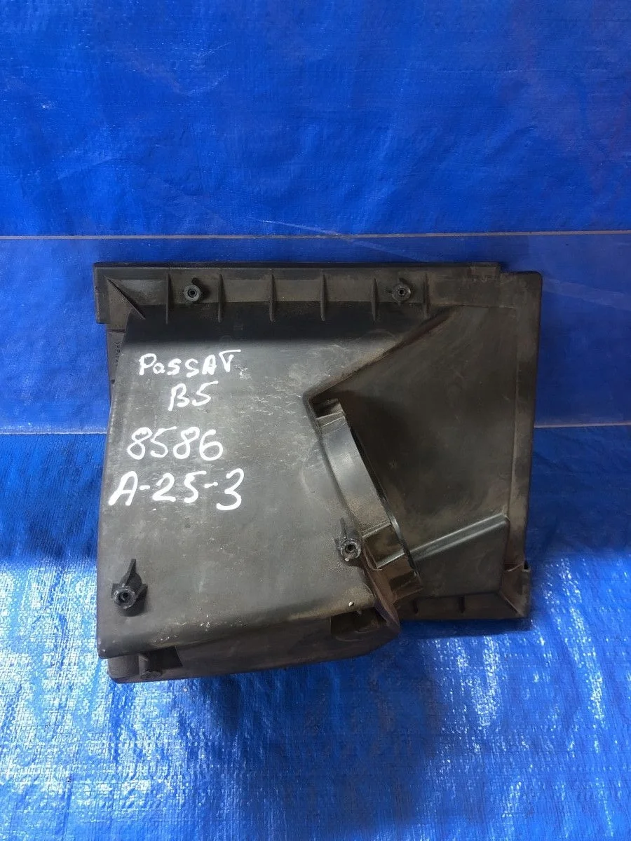 Корпус воздушного фильтра Volkswagen Passat B5 (1996—2001)