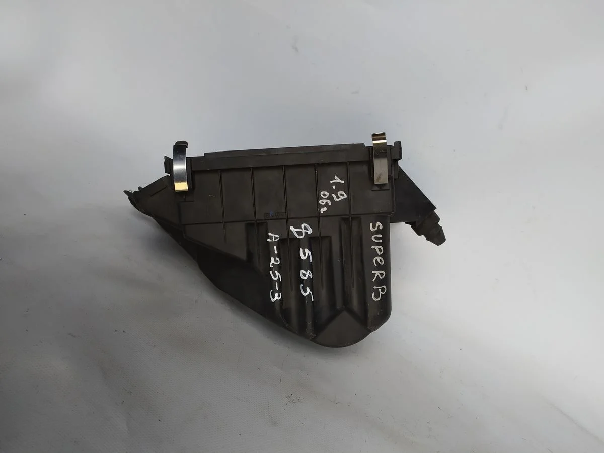 Корпус воздушного фильтра Skoda Superb I (2001—2006)