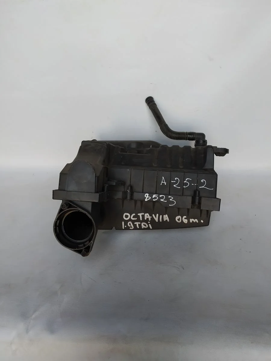 Корпус воздушного фильтра Skoda Octavia II (2004—2009)