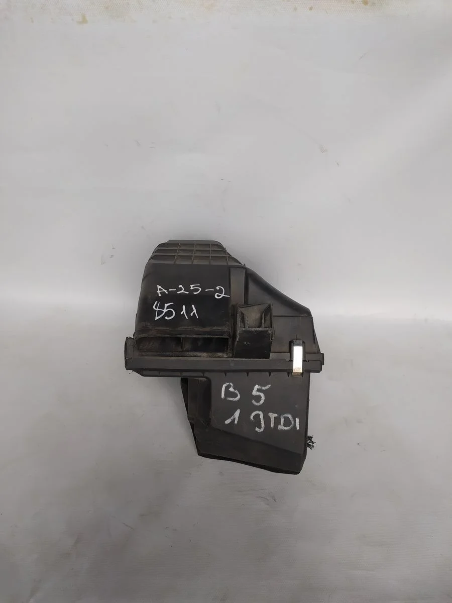 Корпус воздушного фильтра Volkswagen Passat B5 (1996—2001)